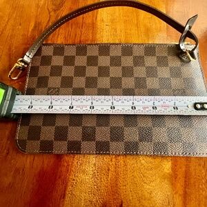 Louis Vuitton Pochette